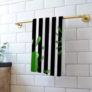 This vibrant and soft hand towel features a striking black and white background with a 3-D looking slime and sand worms. The Beetlejuice inspired movie decor is perfect for any movie fan.
